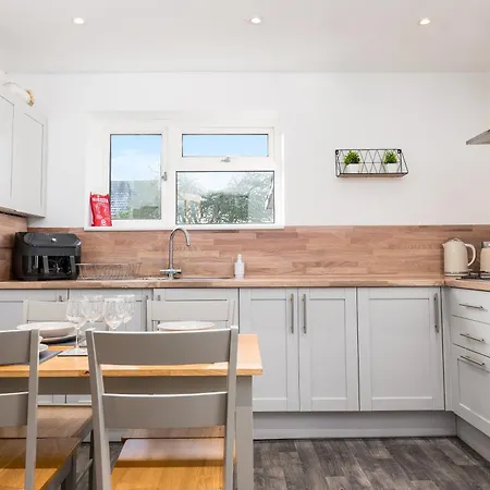 Spacious 4-Bed, 4-Bath Home Near Derby City Centre Exterior photo