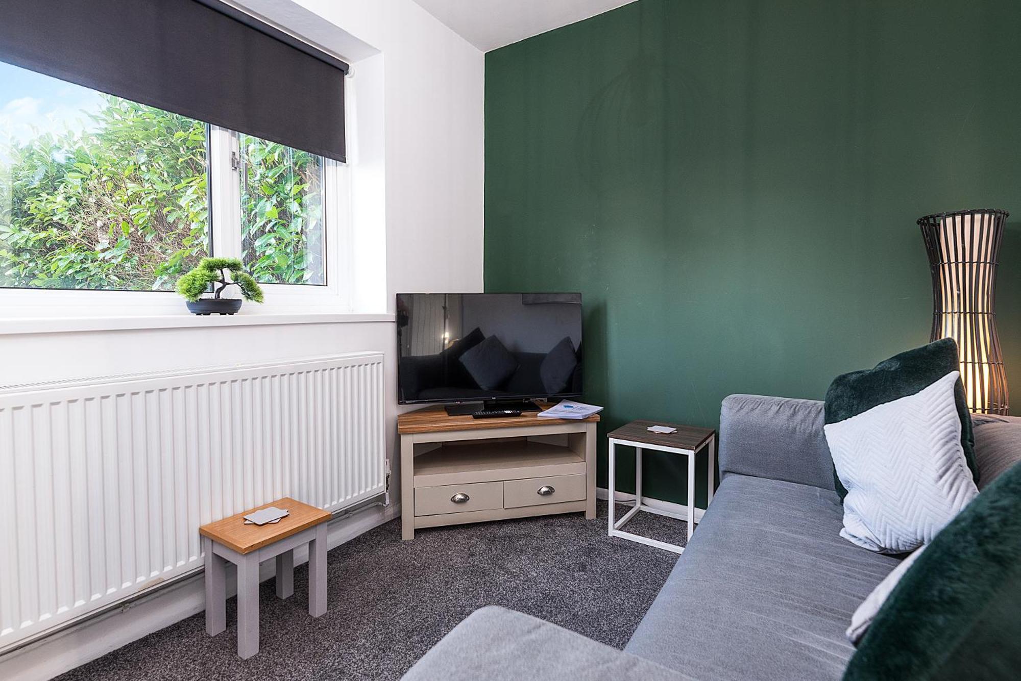 Spacious 4-bed, 4-bath Near Centre *