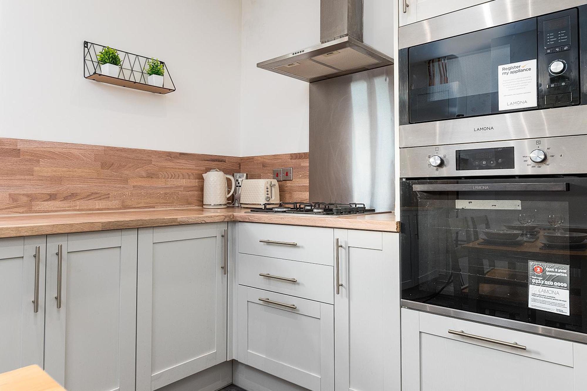 Holiday home Spacious 4-bed, 4-bath Near Centre