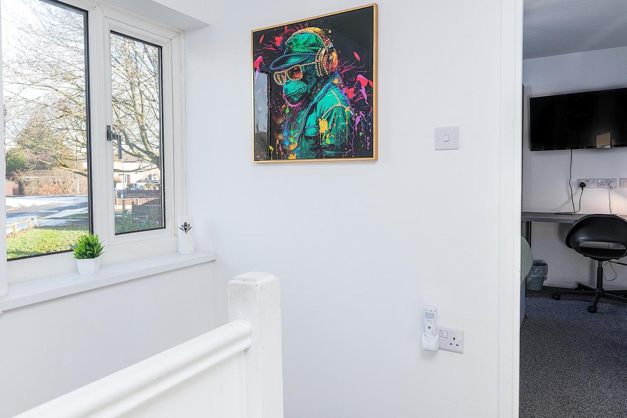 Spacious 4-bed, 4-bath Near Centre Holiday home