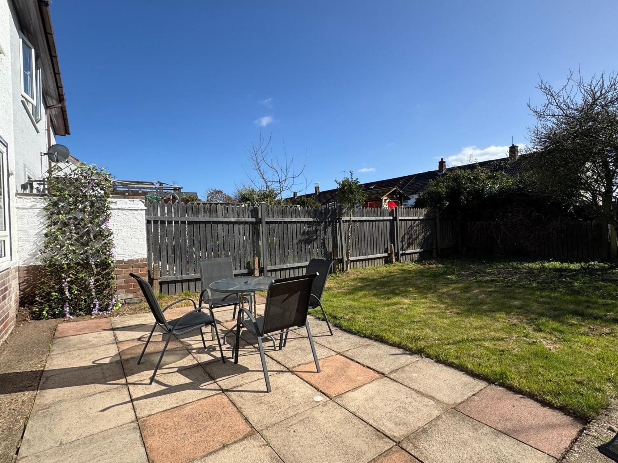 Spacious 4-bed, 4-bath Near Centre Holiday home *